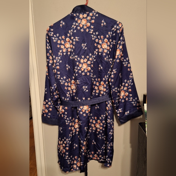 Morgan Lane Fit For Fun Midnight Blue Floral Wrap Silky Robe - Picture 2 of 9